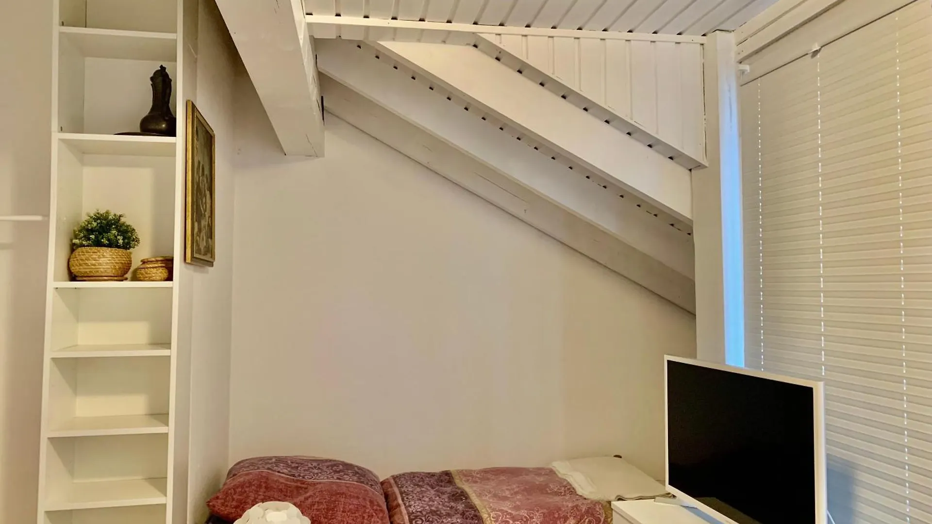 Ruhige Wohnung An Der Uni Dusseldorf Germany